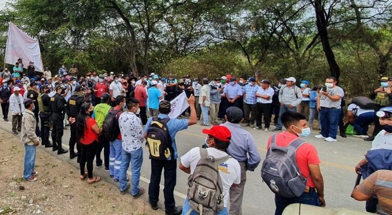 Poblaci N De Ayabaca Acatar Paro Por M S De Obras Paralizadas