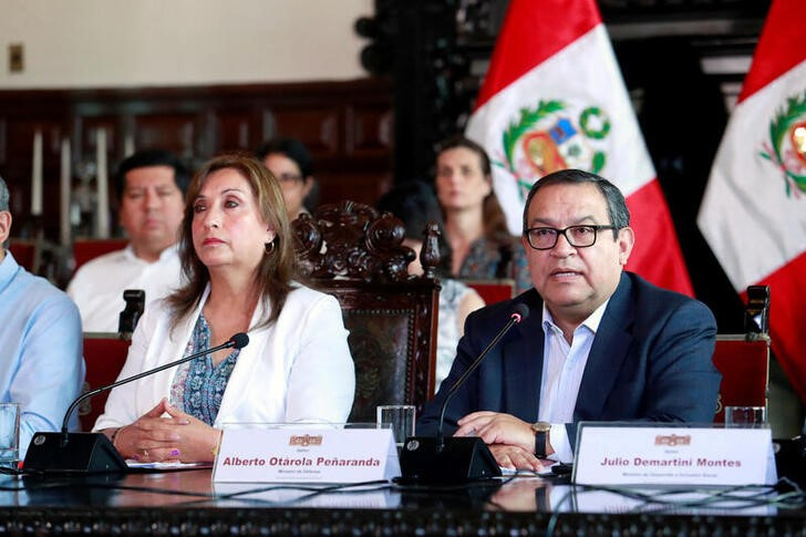 Muertes en protestas Otárola asegura que Dina Boluarte no guardará