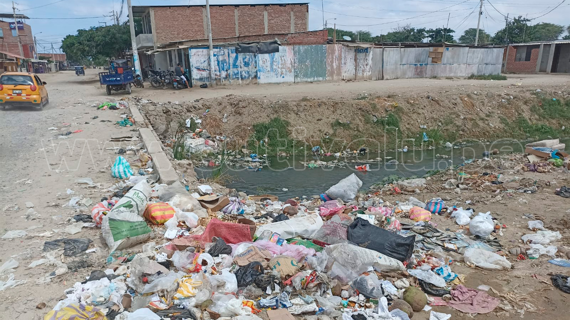 Piura M S De Familias Del A H La Pen Nsula Viven En Medio De