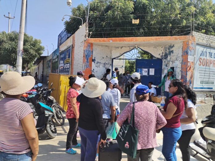 Moradores Del A H Micaela Bastidas Exigen Que Obra Agua Y