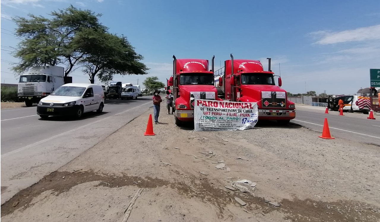 Paro De Transportistas: Vehículos De Carga Pesada Permanecen En La Vía ...