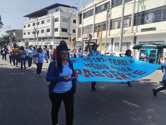 Más de 500 docentes protestaron por mejoras en el sector Educación