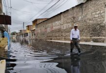 Castilla: familias del A. H. 28 de Julio protestan tras quedar atrapadas en sus casas por colapso de desagües